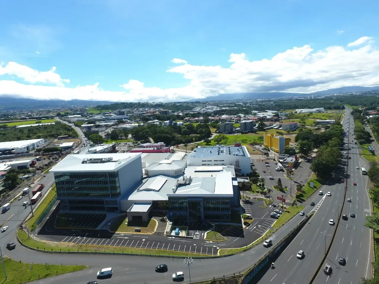 ALQUILER DE LOCAL COMERCIAL EN CARIARI