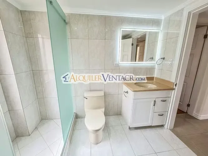 Elegante apartamento de una sola planta en exclusivo condominio vertical en San Rafael de Escazú. Ubicado en un ..., photo 2