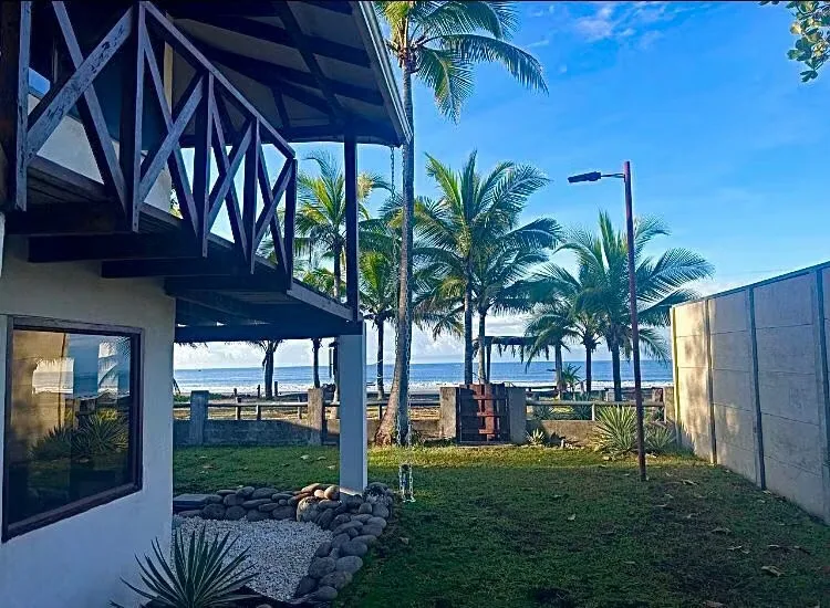 Sí... tu casa frente al mar... Esta hermosa casa, ubicada en la mejor zona tipio Gated ...