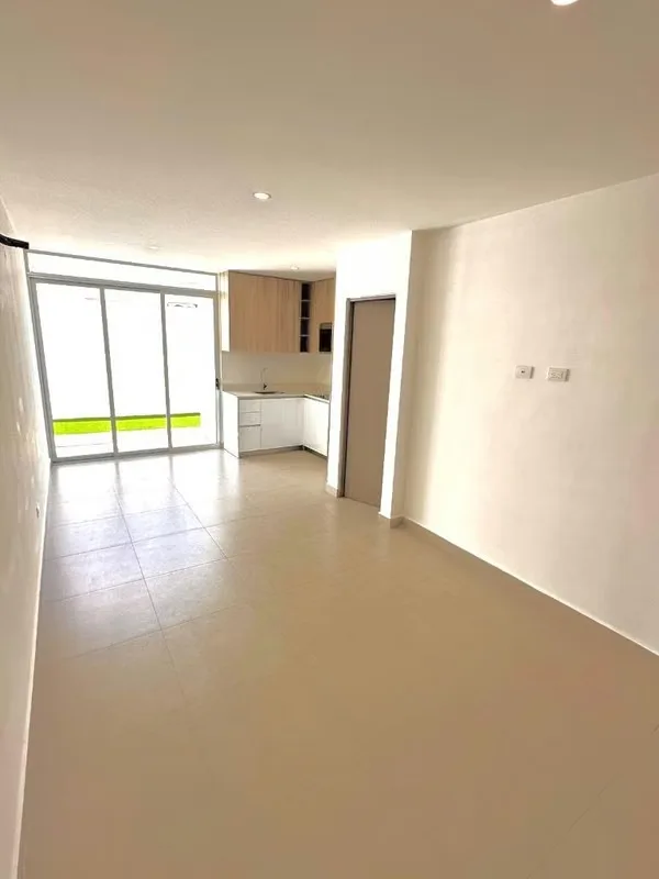 Alquiler casa c/ jardín, 2 parqueos techados, línea blanca, aire acondicionado, photo 5