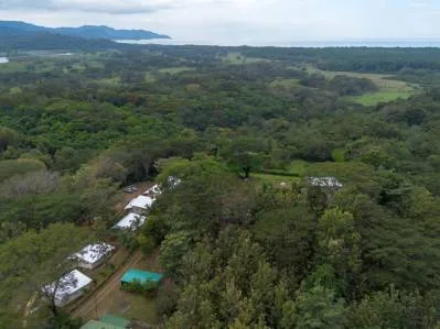 Complejo privado de 4 hectáreas con 8 villas hoteleras y una casa privada, en la zona de Tárcoles.