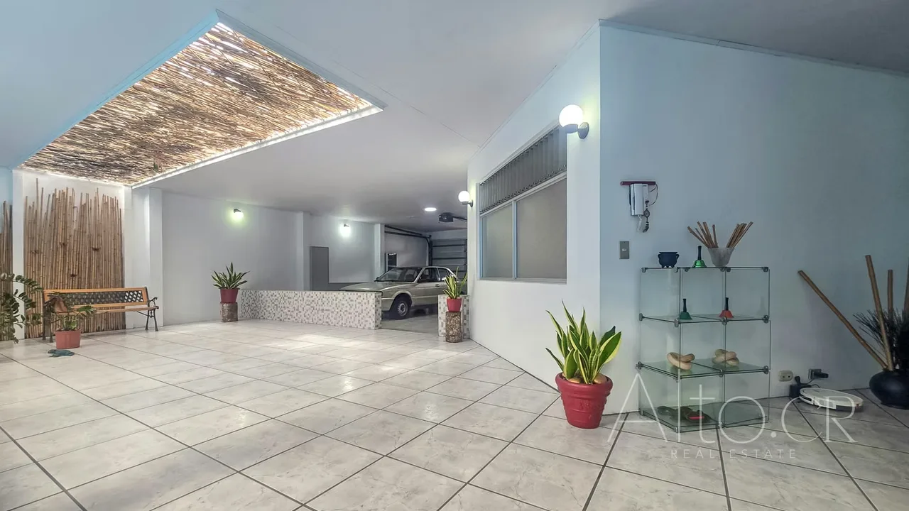 Apartamento en Geroma de un solo nivel Independiente con porton electrico cerrado, se encuentra en una zona residencial tranquila, cerca de restaurantes, supermercados, parques, cafes, ...