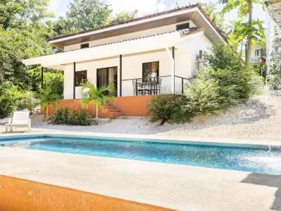 B&B llave en mano con 14 habitaciones y piscinas a solo 7 min. de Playa Grande