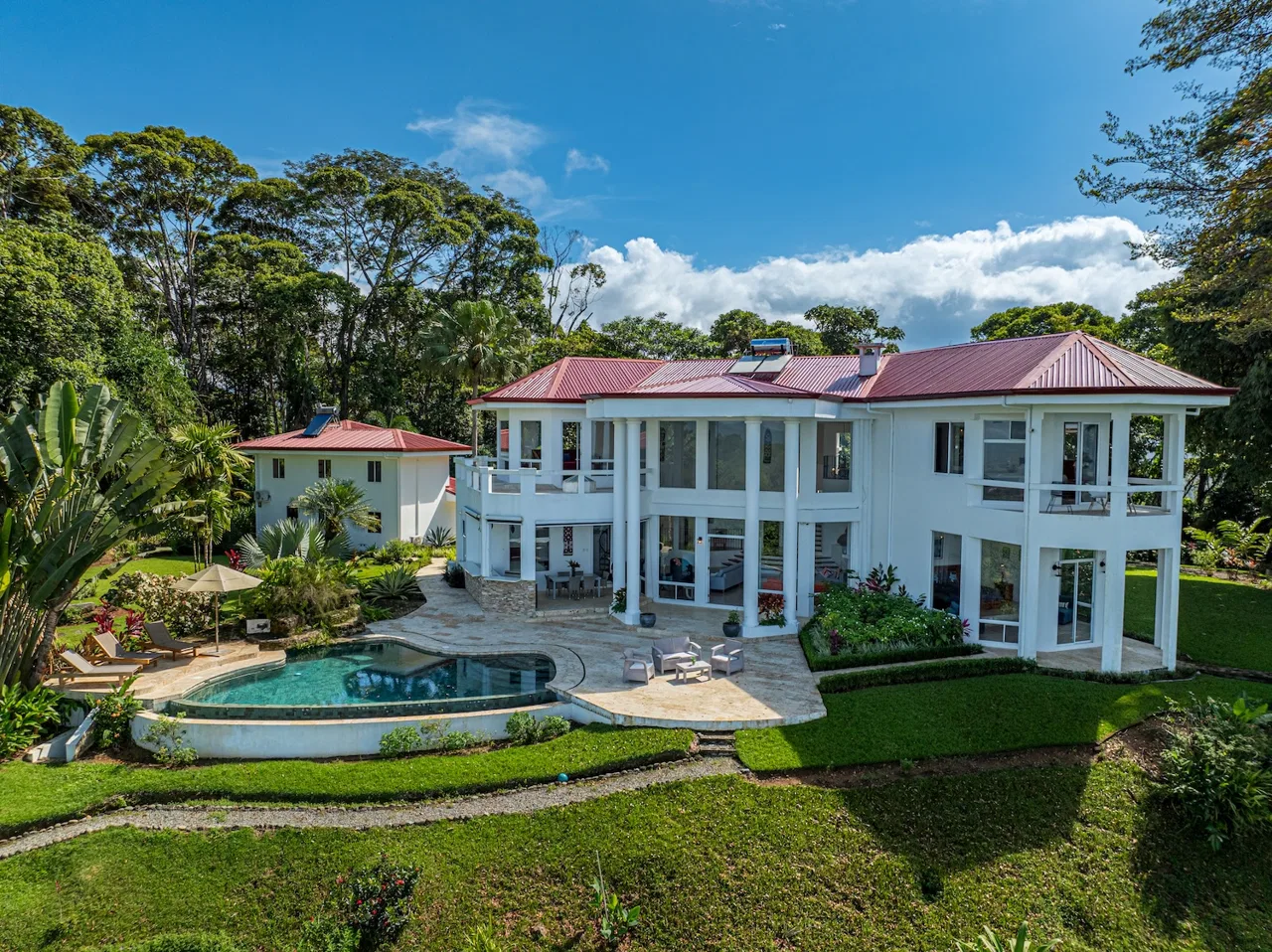 LUXURY ESTATE WITH PANORAMIC OCEAN VIEWS IN LAGUNAS, DOMINICAL – 16 ACRES