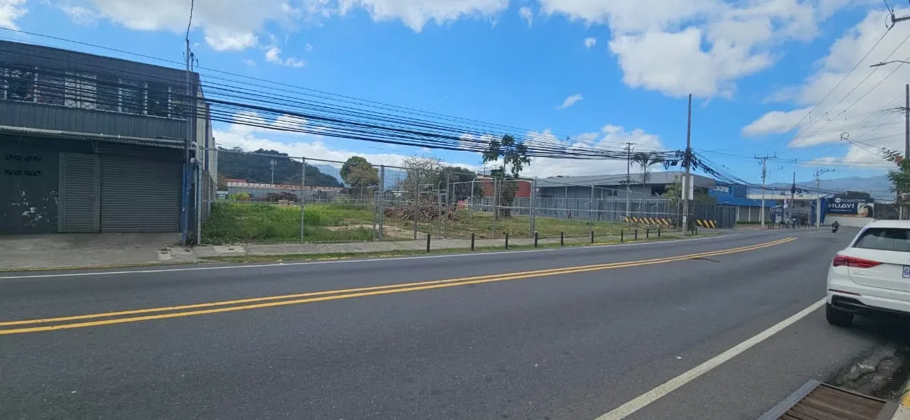 Potencie su operación logística en una de las zonas industriales más estratégicas del este de San José.
