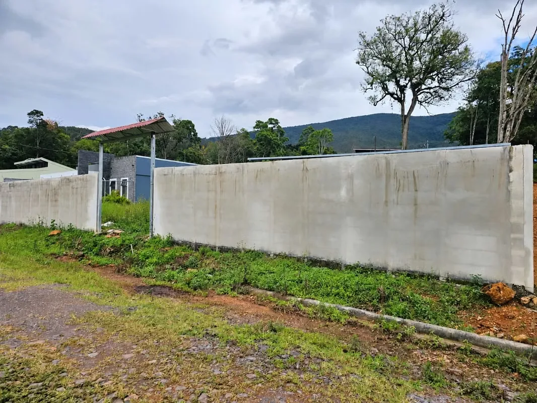 Se venden dos lotes en una ubicación estratégica, frente al Liceo de Tarrazú y a un costado de Coopesantos.