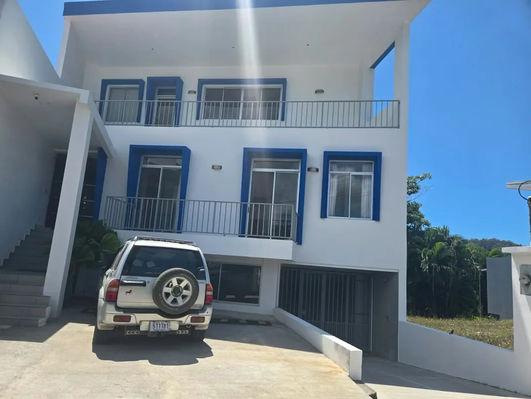 It is a nice new house, in a Condominium in Punta Leona, very close to the first roundabout of the entrance to Punta Leona Club and Resort, the house has social areas, rooms, main ...