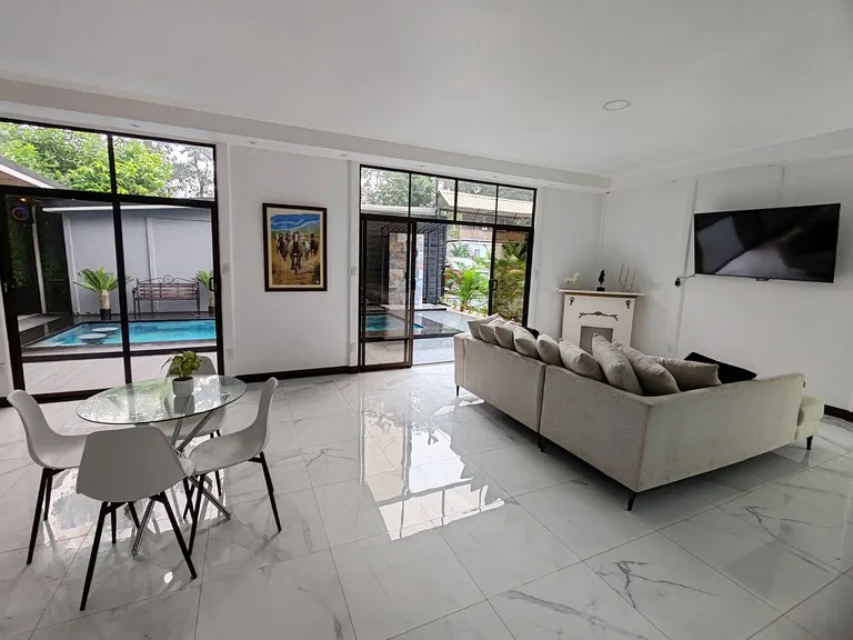 ID 994: 3 Bd 2.5 Bd home with Pool on 400m lot in Playa Negra, photo 6