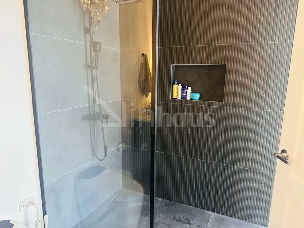 Descubre esta exclusiva casa ubicada en un elegante condominio, diseñada para quienes valoran el lujo, la comodidad y los espacios amplios. Gracias a su generoso terreno, la propiedad ..., photo 10