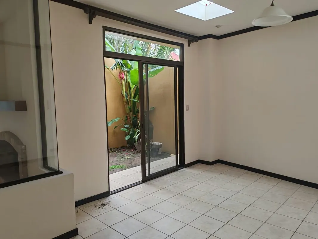 Two levels in 289.88 sqm of an excellent construction, photo 2