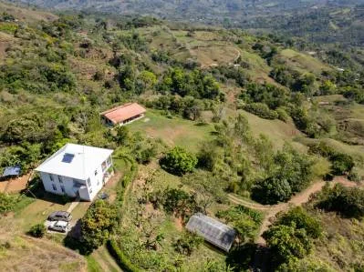 Finca de montaña, propiedad privada, tranquila y construida a medida con vistas impresionantes, photo 4