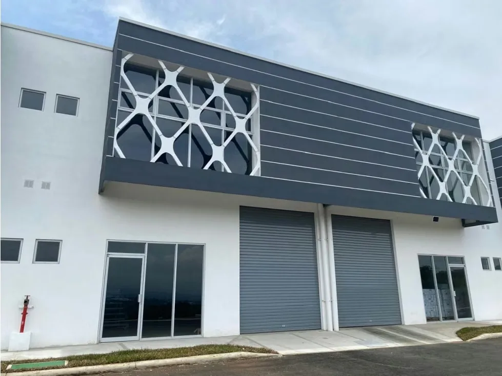 Complejo ubicado en Guachipelín de Escazú, compuesto de locales comerciales, ofibodegas, mini bodegas y edificios multifuncionales, todo esto diseñado bajo los mejores estándares ...