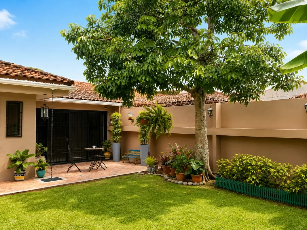 INDEPENDENT HOUSE FOR SALE IN JABONCILLOS, ESCAZÚ*