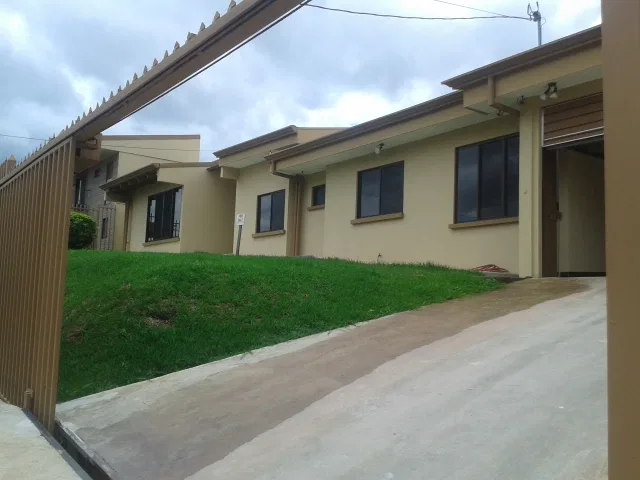 Se vende amplia casa en Curridabat