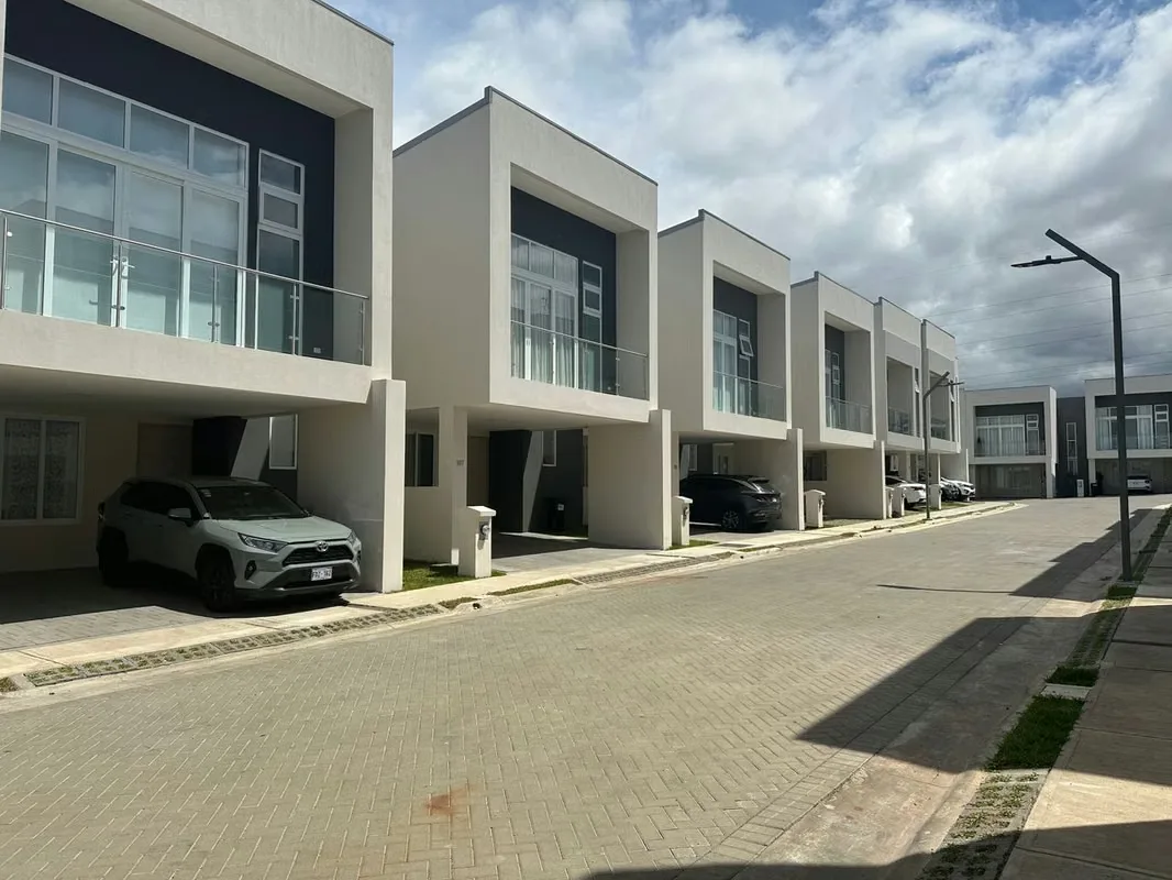 HOUSE FOR RENT IN CONDO IN GUACHIPELIN 310
