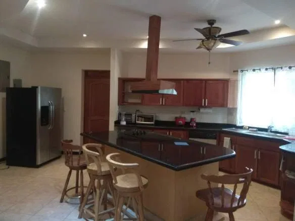 Walking distance to beach! 3 bed, 3 bath long-term rental!