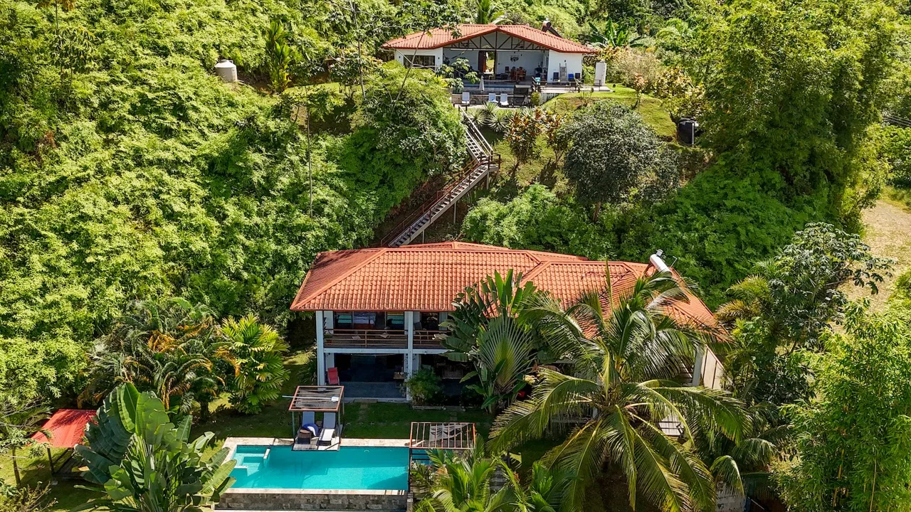 PROPERTY WITH MAIN RESIDENCE AND INDEPENDENT LODGE, IN TRES RÍOS DE OJOCHAL – 3.12 ACRES