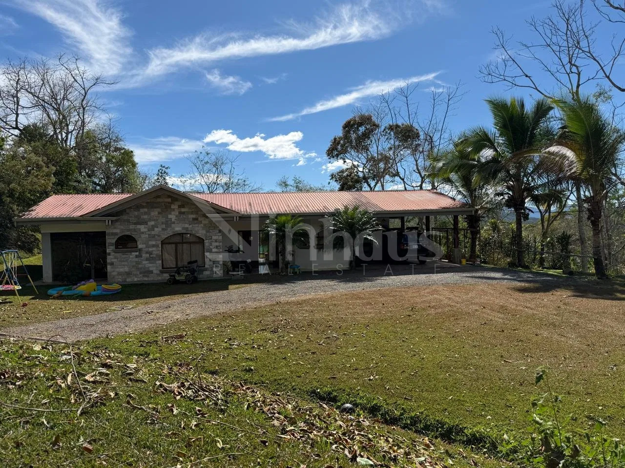 Venta de propiedad con casa y apartamento en Puriscal