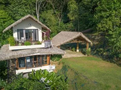 La mejor casa con vista al mar en Dominical | 3 habitaciones, 3 baños, 2.2 acres