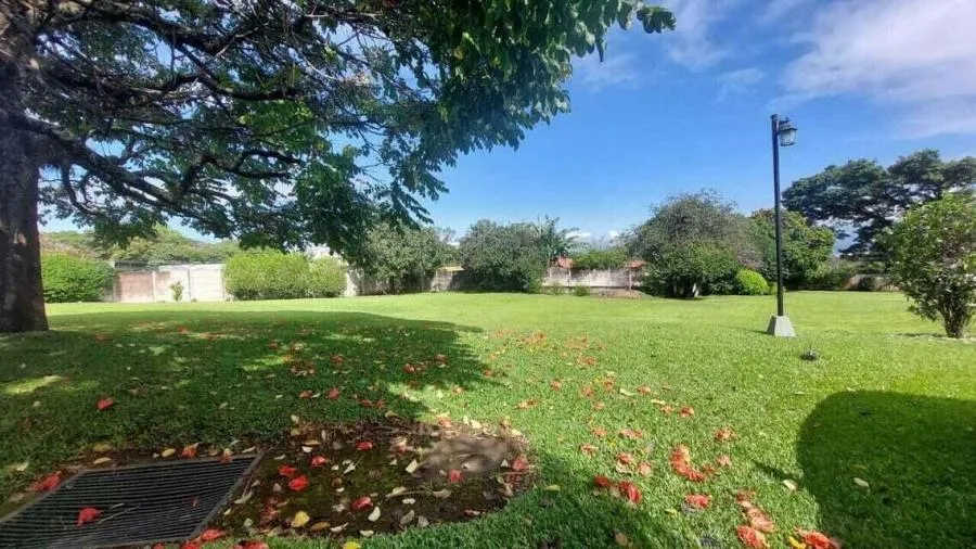 Lote plano en zona exclusiva de Santa Ana con potencial para construir #26-907 GS - Venta en Santa Ana