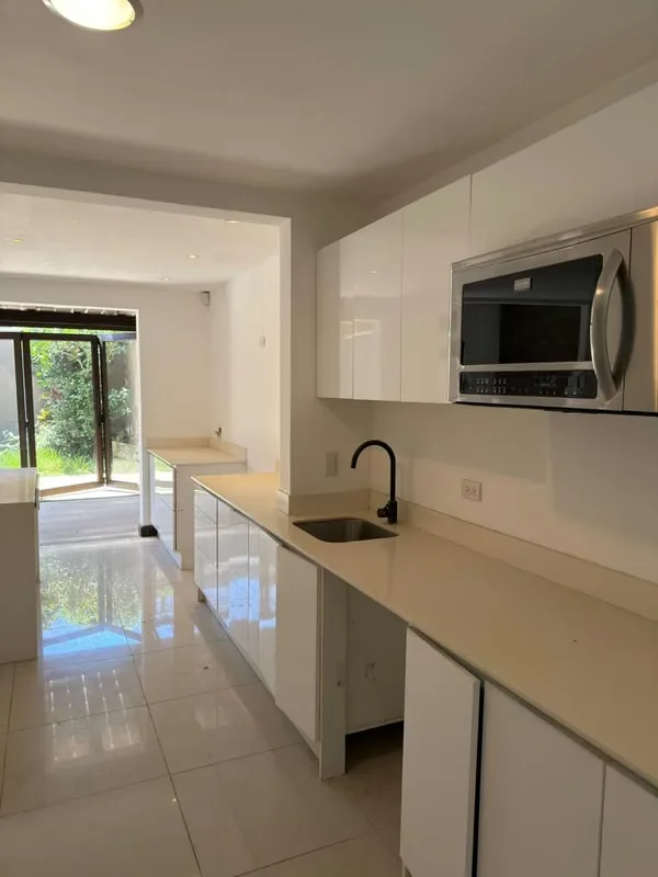 Hermosa casa completamente remodelada ubicada en **Parque del Sol, una de las comunidades más buscadas por su excelente ubicación, tranquilidad y variedad de amenidades., photo 11
