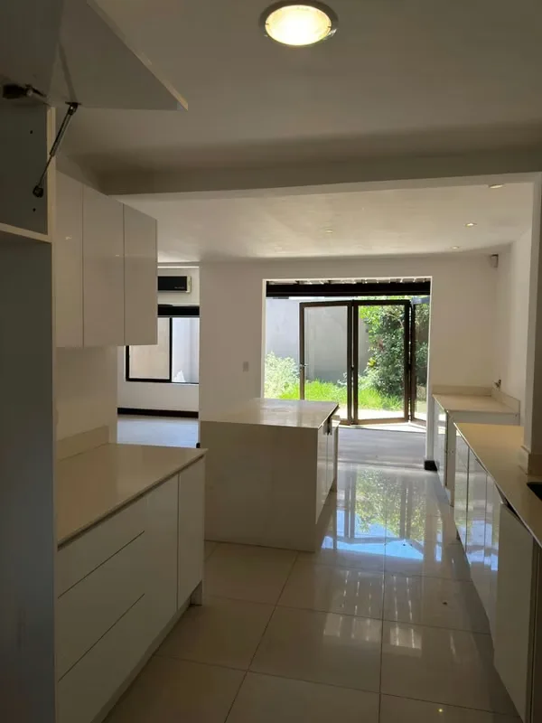 Hermosa casa completamente remodelada ubicada en **Parque del Sol, una de las comunidades más buscadas por su excelente ubicación, tranquilidad y variedad de amenidades., photo 12