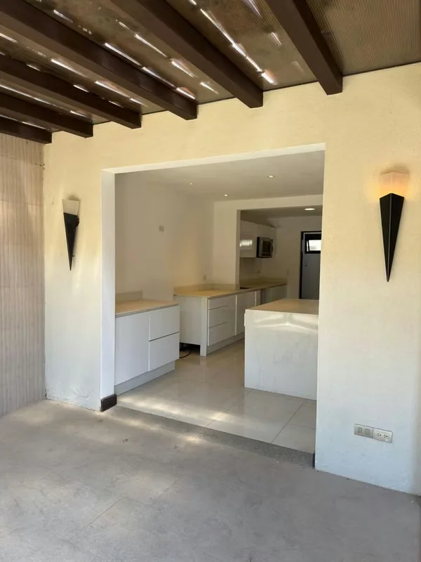 Hermosa casa completamente remodelada ubicada en **Parque del Sol, una de las comunidades más buscadas por su excelente ubicación, tranquilidad y variedad de amenidades., photo 14