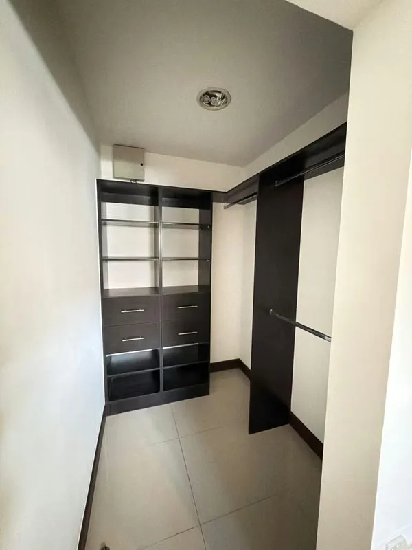 Hermosa casa completamente remodelada ubicada en **Parque del Sol, una de las comunidades más buscadas por su excelente ubicación, tranquilidad y variedad de amenidades., photo 5