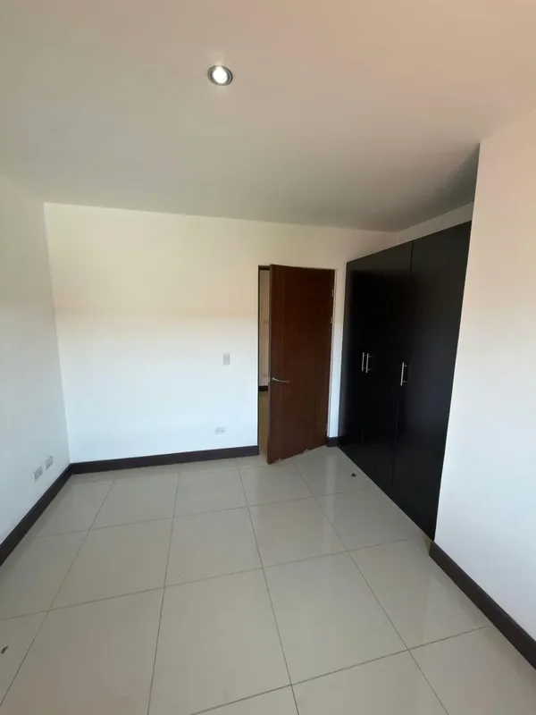 Hermosa casa completamente remodelada ubicada en **Parque del Sol, una de las comunidades más buscadas por su excelente ubicación, tranquilidad y variedad de amenidades., photo 7