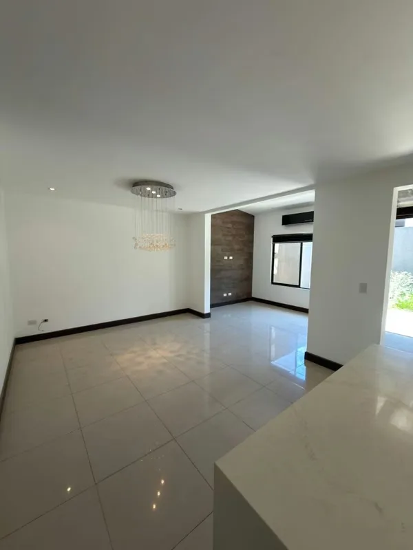 Hermosa casa completamente remodelada ubicada en **Parque del Sol, una de las comunidades más buscadas por su excelente ubicación, tranquilidad y variedad de amenidades., photo 10