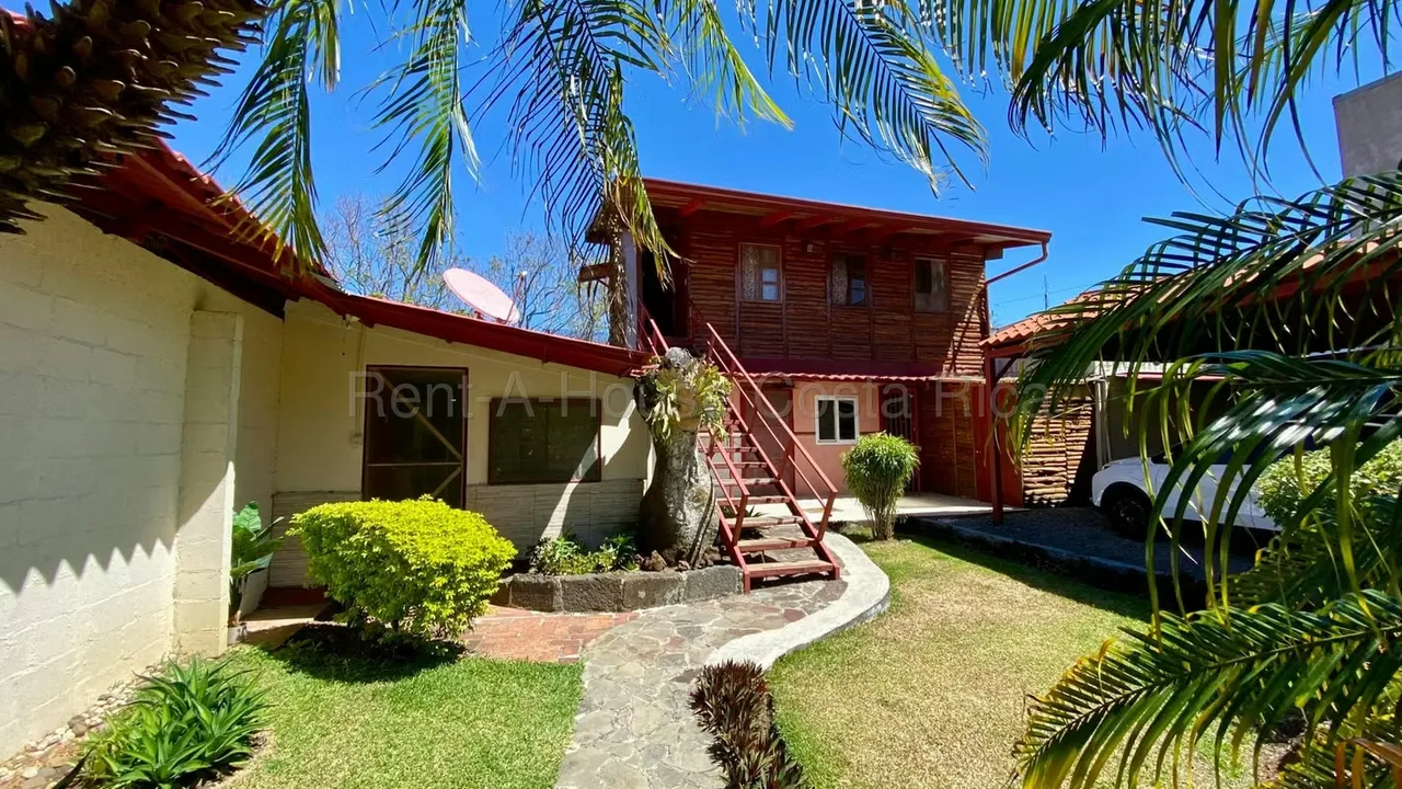 Oportunidad de inversión en Santa Rosa de Santo Domingo, Heredia Se vende hermosa propiedad de 2.529 m², ubicada en una zona céntrica pero rodeada de naturaleza, ideal para vivir, ...