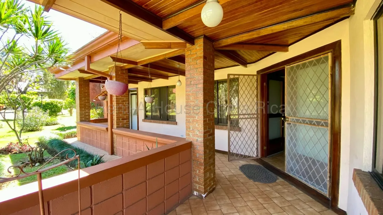 Oportunidad de inversión en Santa Rosa de Santo Domingo, Heredia Se vende hermosa propiedad de 2.529 m², ubicada en una zona céntrica pero rodeada de naturaleza, ideal para vivir, ..., photo 2