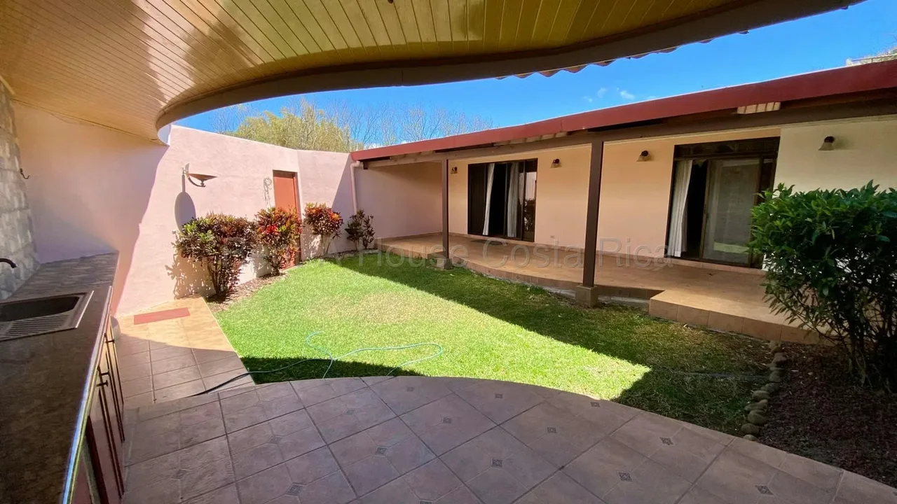 Oportunidad de inversión en Santa Rosa de Santo Domingo, Heredia Se vende hermosa propiedad de 2.529 m², ubicada en una zona céntrica pero rodeada de naturaleza, ideal para vivir, ..., photo 4