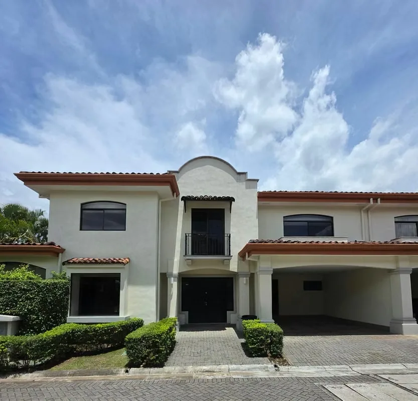HERMOSA CASA EN ALQUILER O VENTA – VÍA NOVA, POZOS DE SANTA ANA