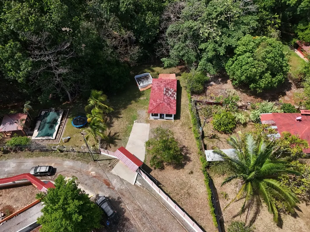 HOUSE WITH PRIVATE POOL AND 1,126 M² LOT FOR SALE — ESPARZA, PUNTARENAS