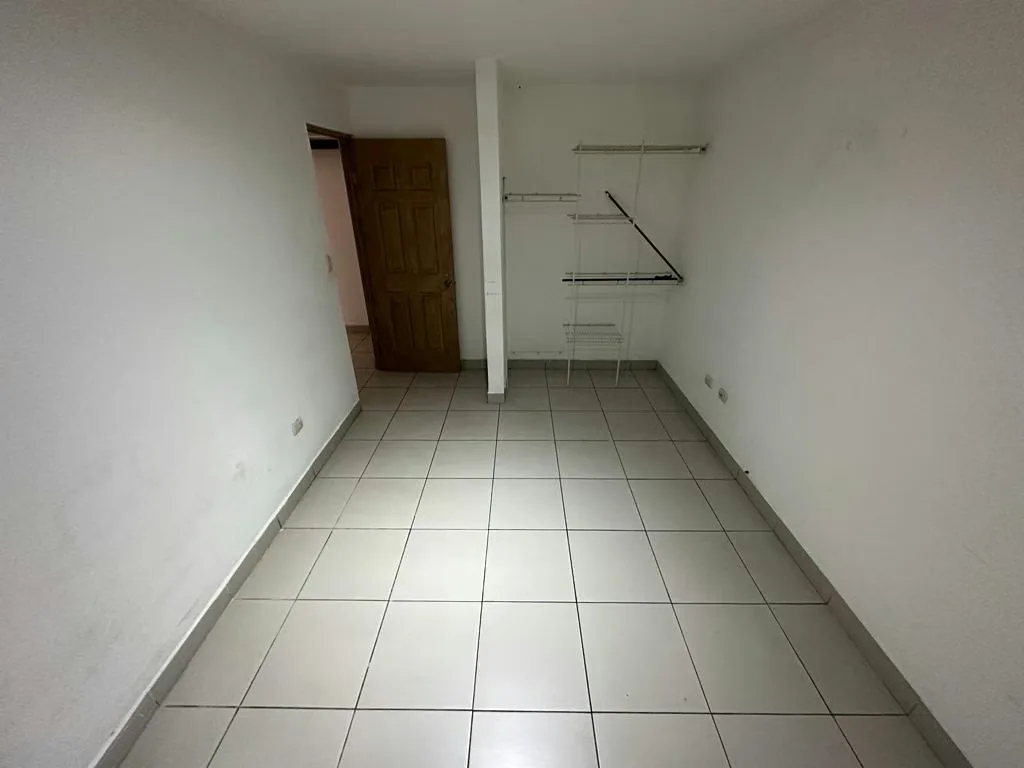 Edificio de 4 apartamentos, ubicado en una zona muy tranquila cerca de escuelas, supermercados, hospital, parada de autobuses a solo ..., photo 14
