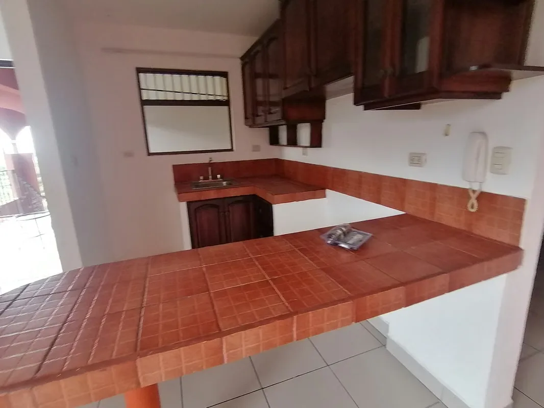 Edificio de 4 apartamentos, ubicado en una zona muy tranquila cerca de escuelas, supermercados, hospital, parada de autobuses a solo ..., photo 4