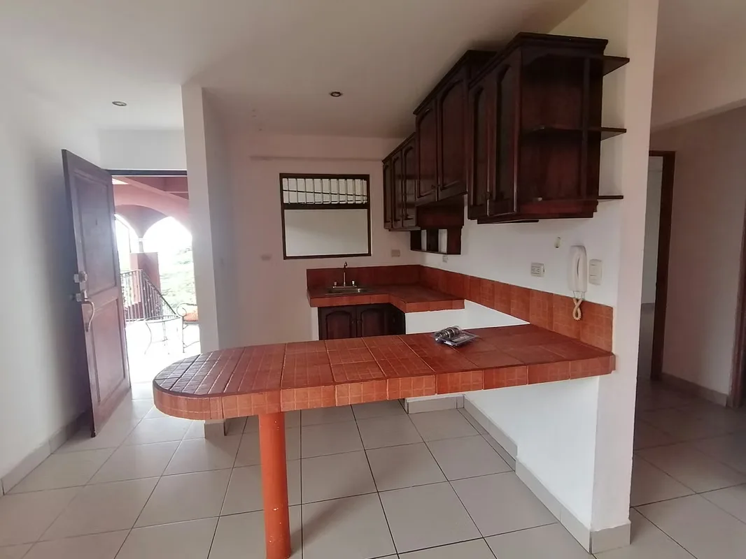 Edificio de 4 apartamentos, ubicado en una zona muy tranquila cerca de escuelas, supermercados, hospital, parada de autobuses a solo ..., photo 5