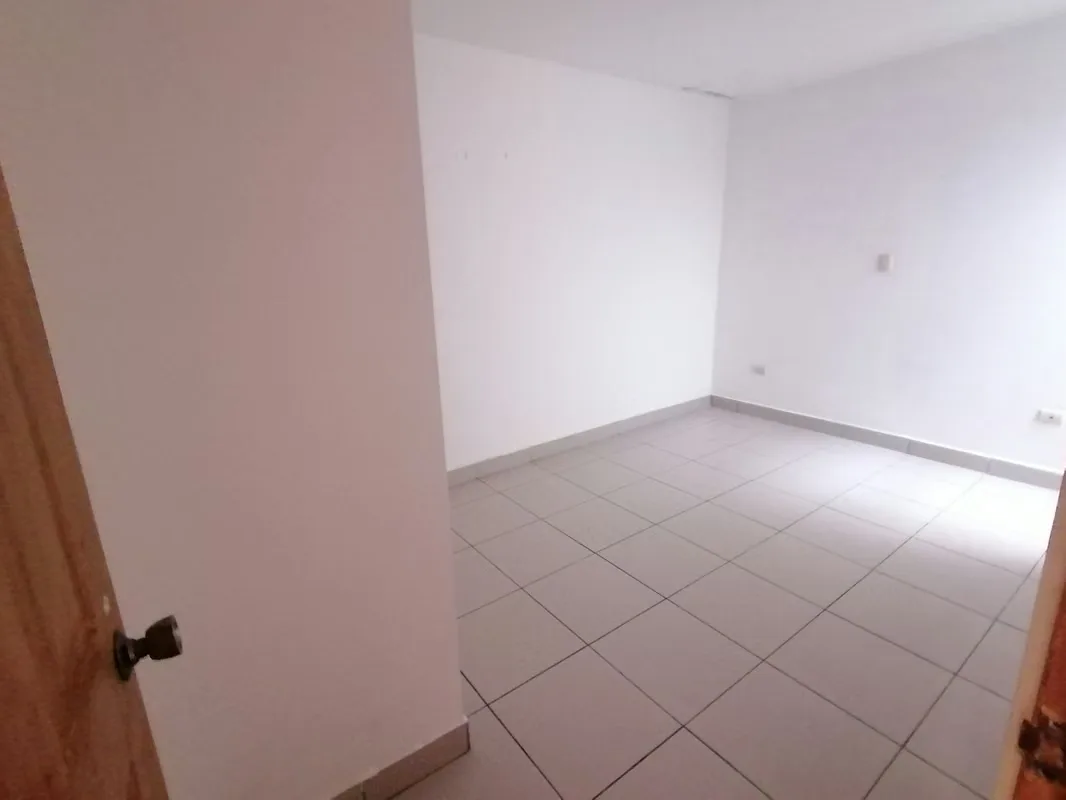 Edificio de 4 apartamentos, ubicado en una zona muy tranquila cerca de escuelas, supermercados, hospital, parada de autobuses a solo ..., photo 7