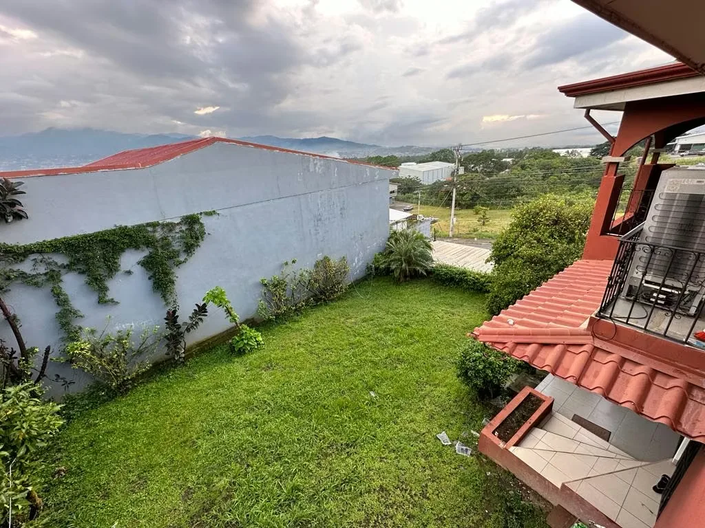 Edificio de 4 apartamentos, ubicado en una zona muy tranquila cerca de escuelas, supermercados, hospital, parada de autobuses a solo ..., photo 8
