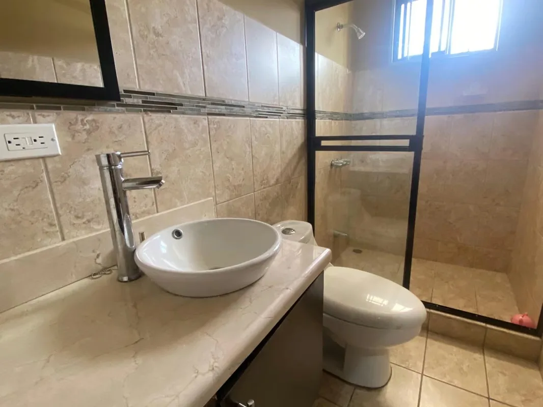Propiedad moderna ubicada en Residencial Monserrat, en Concepción de Tres Ríos. Una excelente opción para quienes buscan seguridad, comodidad, ubicación estratégica y acabados ..., photo 14