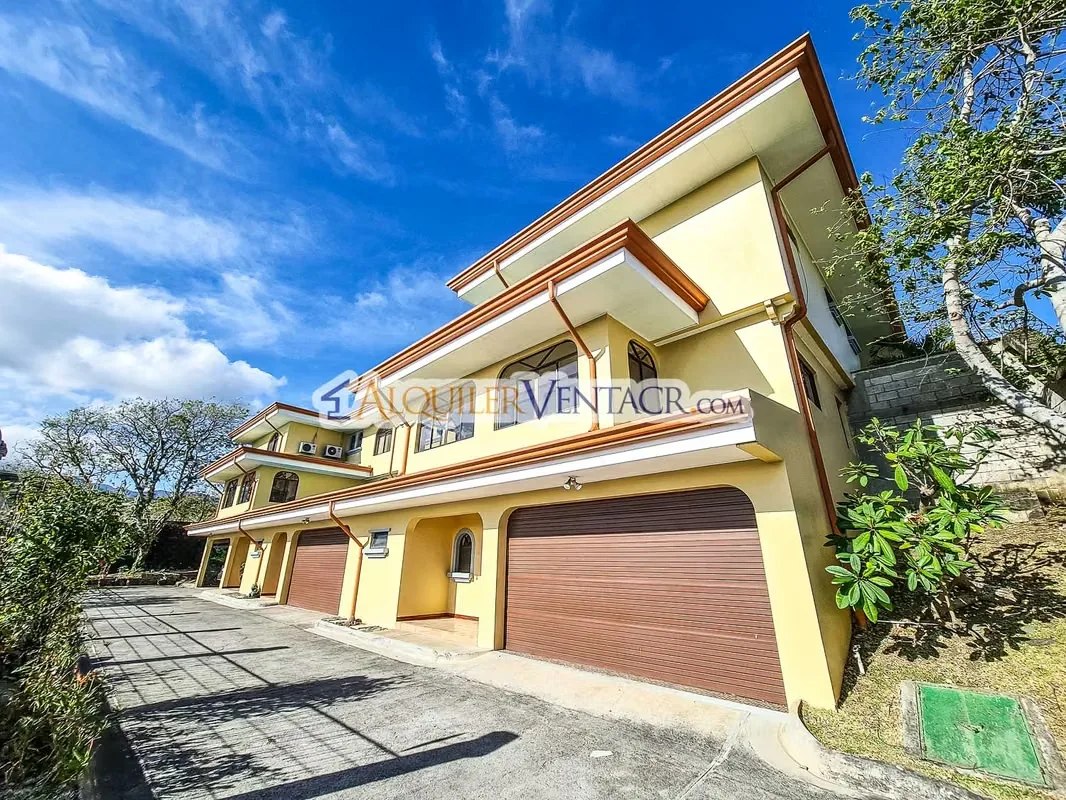 Condo de 350 m2 con full vista y terraza en Guachipelín Escazú