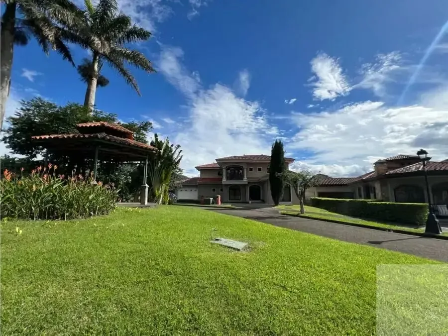 Exceptional Luxury Residence in Colinas de Montealegre | 4 Bedrooms | 955 m² Lot, photo 3