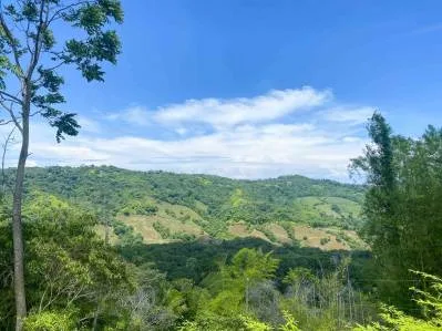 Vista al mar y a la montaña en San Salvador