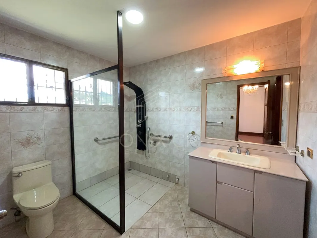 One Floor House for Rent in Pinares de Curridabat 4 rooms with Garden, photo 6
