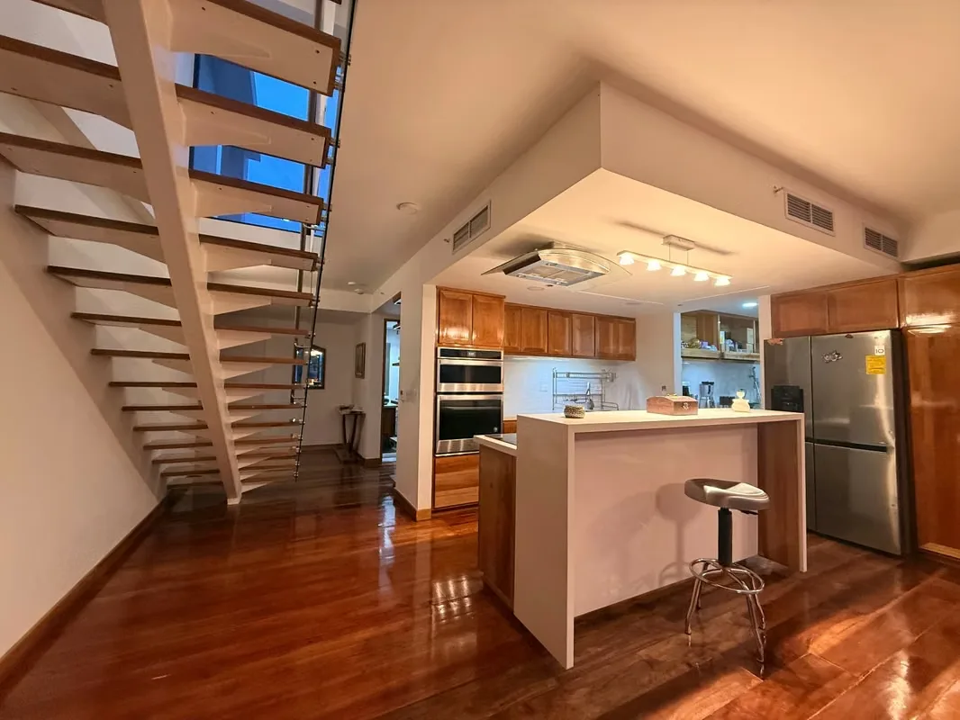 En una de las torres más exclusivas de Nunciatura se encuentra este extraordinario penthouse de 260 ...