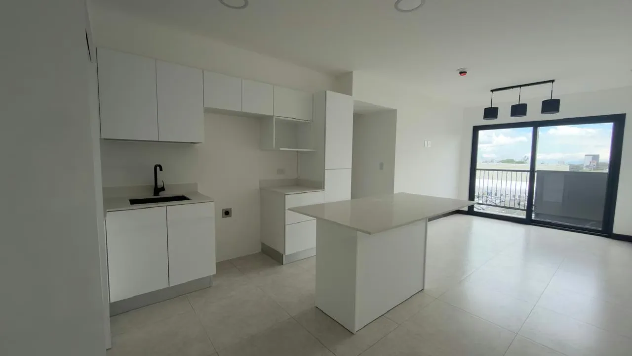 Apartamento en alquiler en Khaya Ruta Uno, Barreal de Heredia, con excelente ubicación sobre Ruta 1 y fácil acceso hacia Heredia, San José y Alajuela.