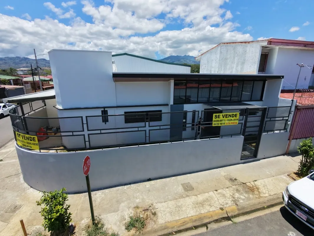 Excellent location, just 500m from the centre of Desamparados and its main shopping places, schools, schools and health centres. With great potential for some types of trade that allows ...