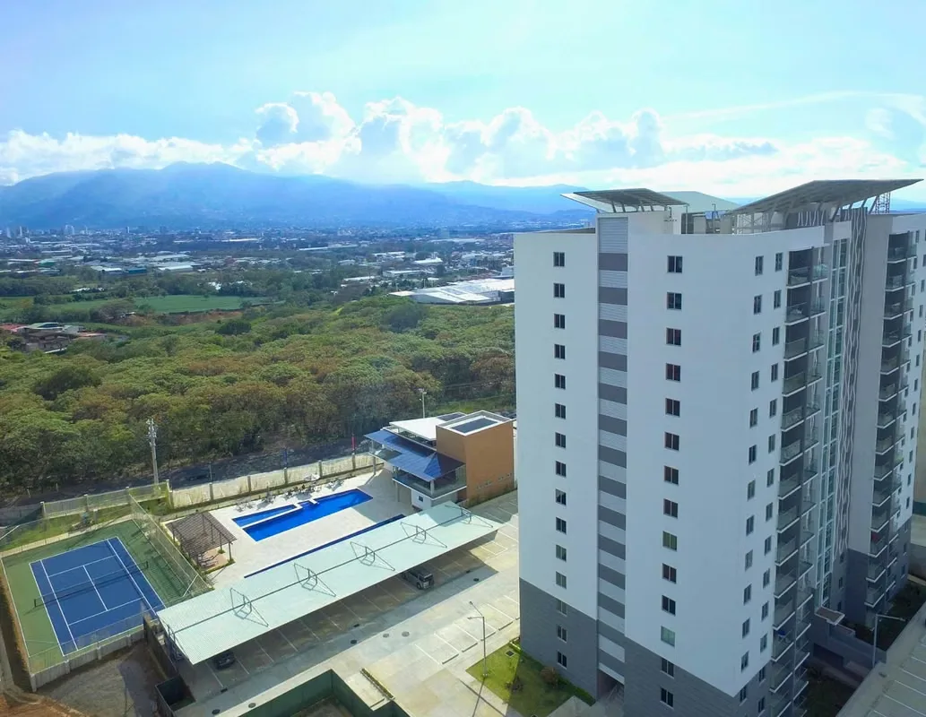 Señor inversionistas este Hermoso Apartamento puede ser suyo. Este Condominio es muy cotizado para los alquileres. Actualmente el apartamento esta alquilado por un año y tres meses. ...