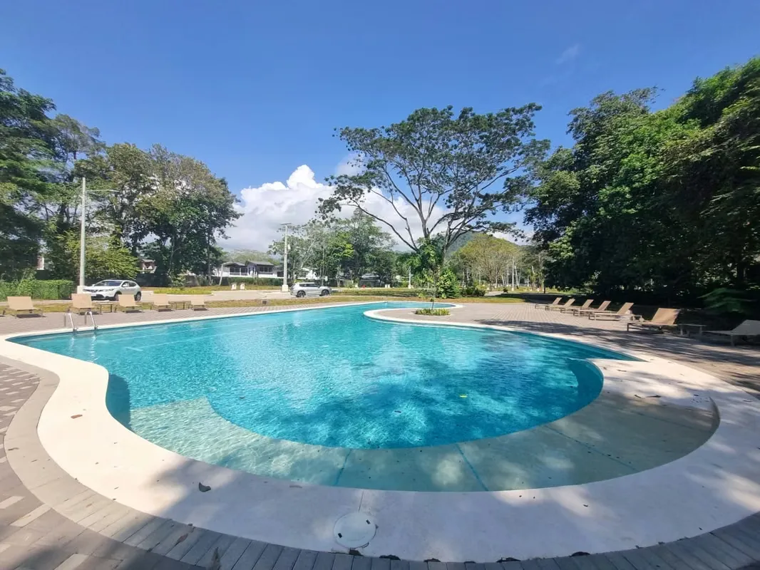 For investment or for the enjoyment of your family, Condominio Casa Praia, located in Jaco and just 3min from the beach.